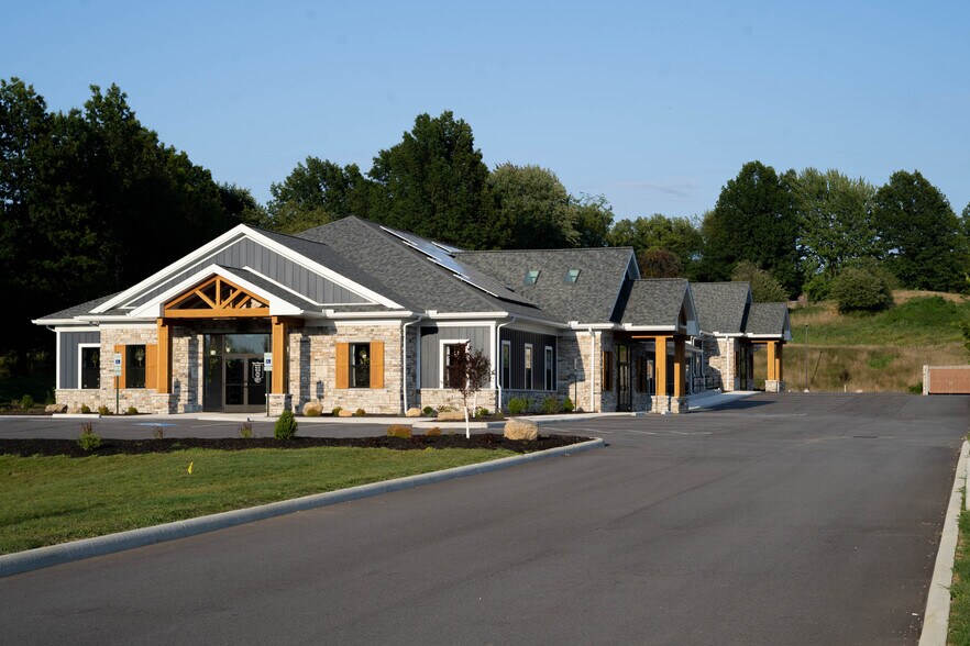 3661 Arlington Rd, Uniontown, OH à louer - Photo du bâtiment - Image 3 de 3