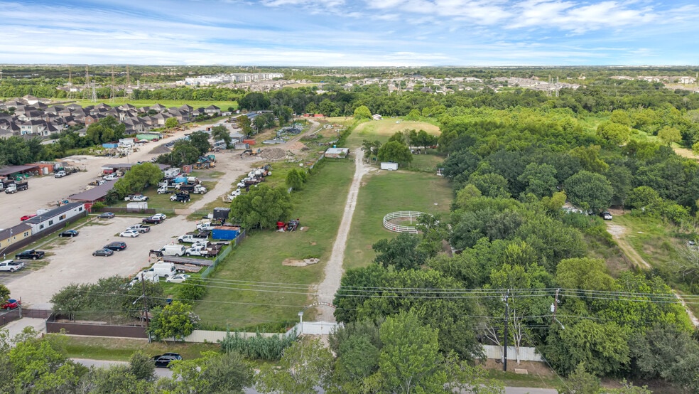 12010 Martindale Road, Houston, TX for lease - Building Photo - Image 2 of 17