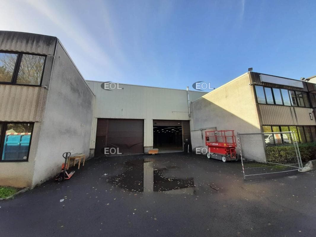 Industrial in Boissy Saint Leger for lease Building Photo- Image 1 of 7