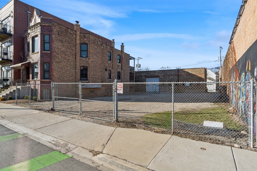 2732 W Belmont Ave, Chicago, IL à vendre - Photo du bâtiment - Image 2 de 49