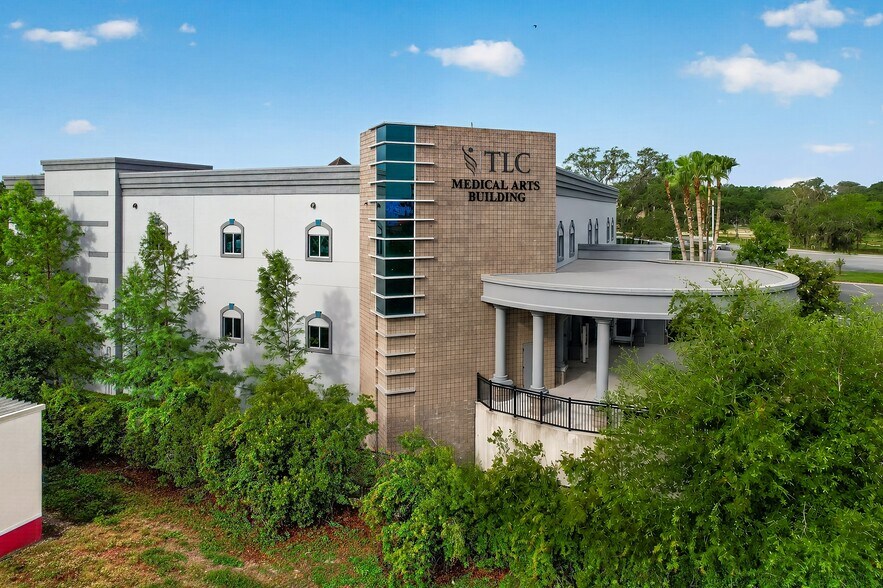 201 W Guava St, The Villages, FL à louer - Photo du bâtiment - Image 3 de 36