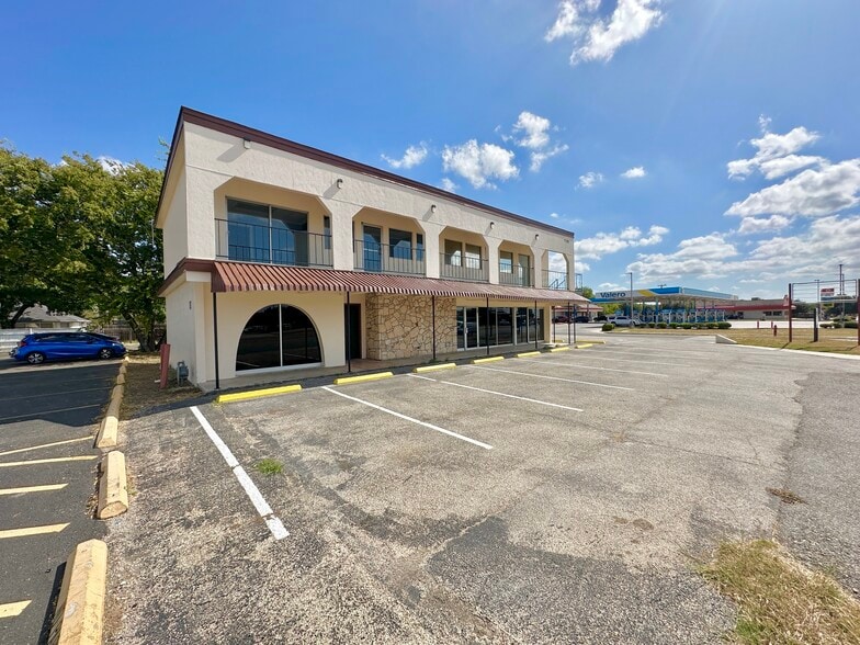7205 Bandera Rd, San Antonio, TX à louer - Photo du bâtiment - Image 2 de 27