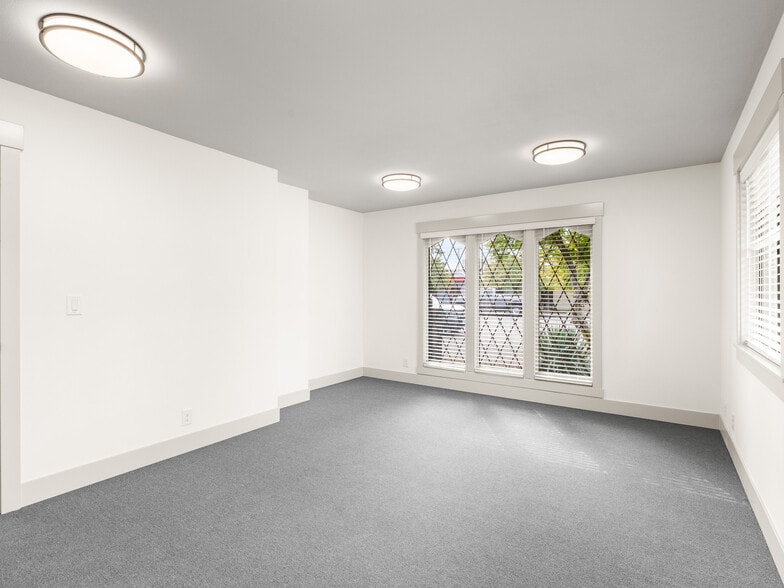 310 NW 3rd Ave, Canby, OR for lease - Interior Photo - Image 3 of 13