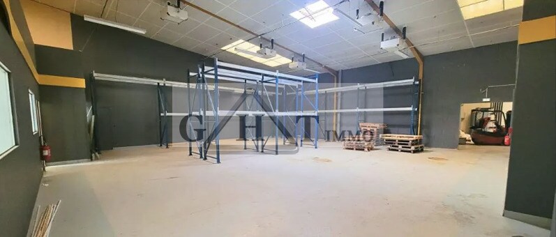 Industrial in Saint-Maximin for lease - Interior Photo - Image 2 of 6