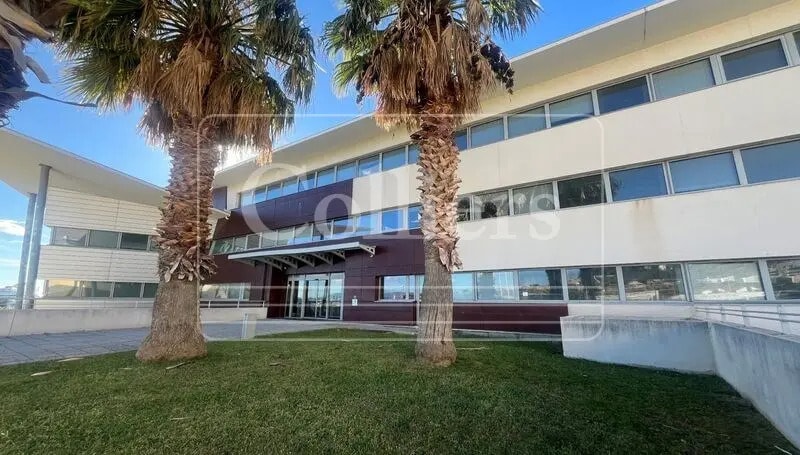 Office in Marseille for lease - Building Photo - Image 1 of 12