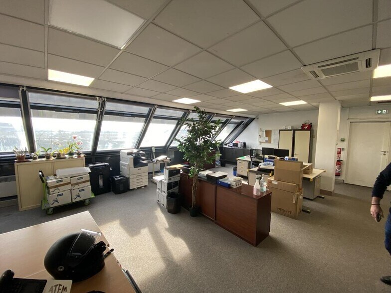 Bureau dans Pantin à louer - Photo du bâtiment - Image 2 de 5