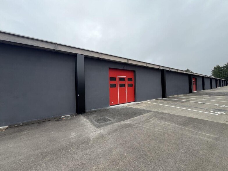 Industrial in Maurepas for lease - Building Photo - Image 3 of 12