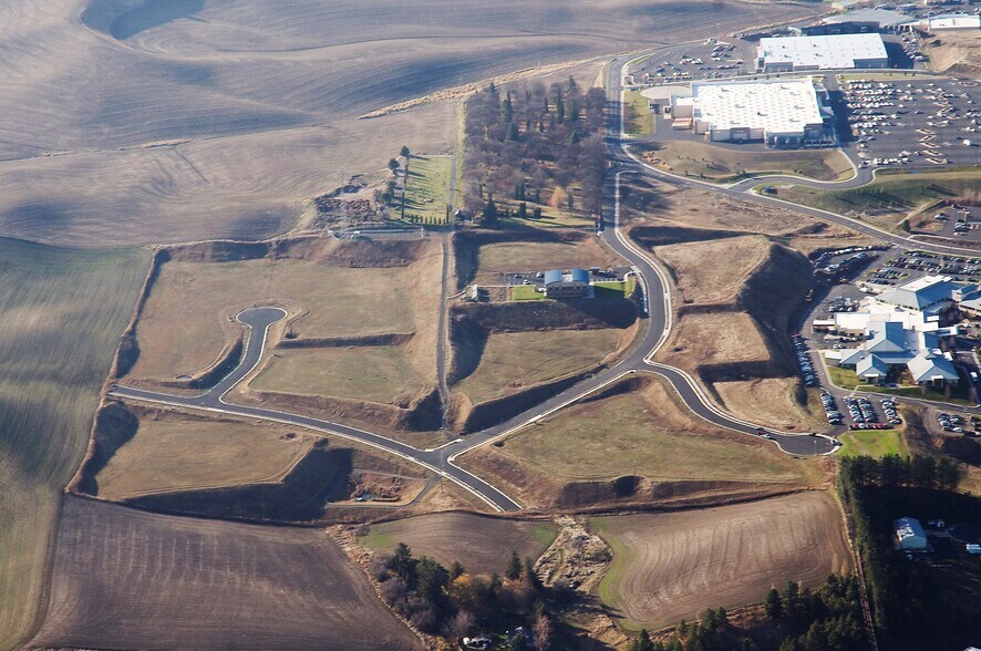 2025 SE Grande Ronde Ct, Pullman, WA à vendre - Photo du bâtiment - Image 2 de 6