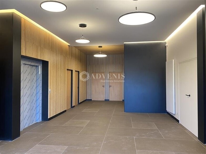 Flex dans Nanterre à louer - Hall d’entrée - Image 2 de 12
