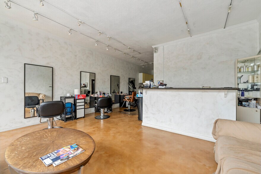 1213-1223 S Pacific Coast Hwy, Redondo Beach, CA à vendre - Photo du bâtiment - Image 3 de 46