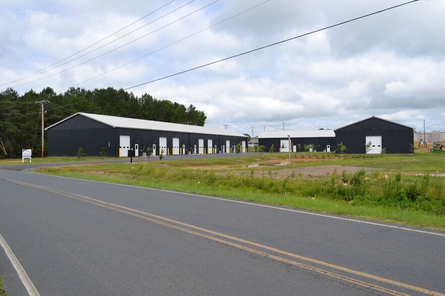 1739 Woodhurst Ln, Albemarle, NC à louer - Photo du bâtiment - Image 2 de 14