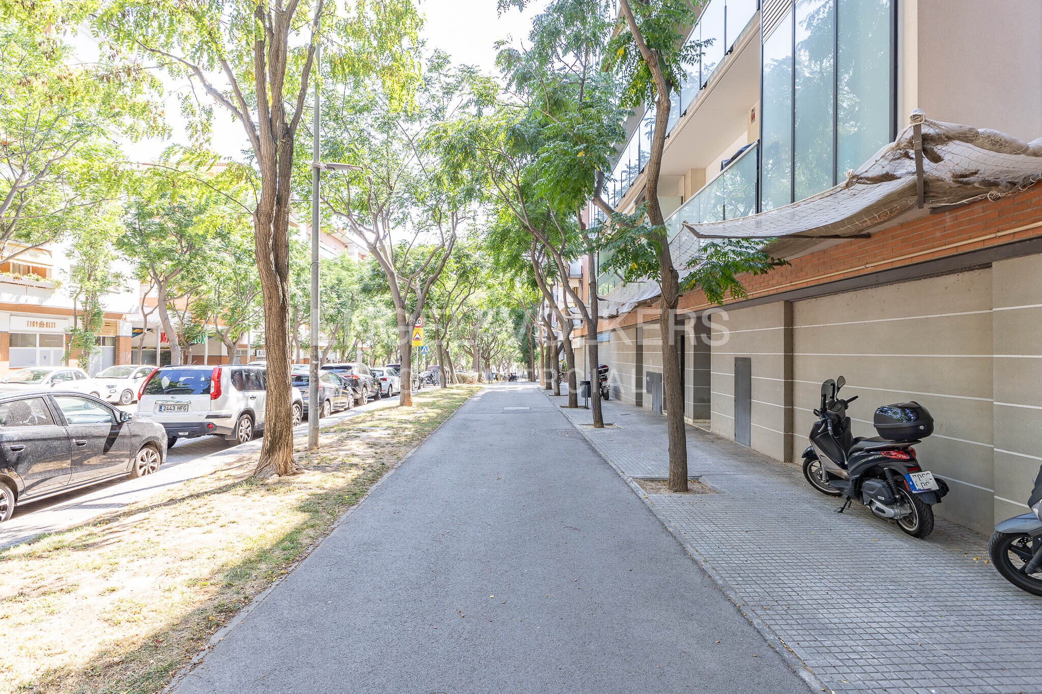 Immeuble residentiel dans Sant Feliu de Llobregat, Barcelona à vendre Photo du bâtiment- Image 1 de 4