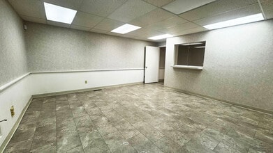 2323 Gull Rd, Kalamazoo, MI à louer Photo intérieure- Image 2 de 7