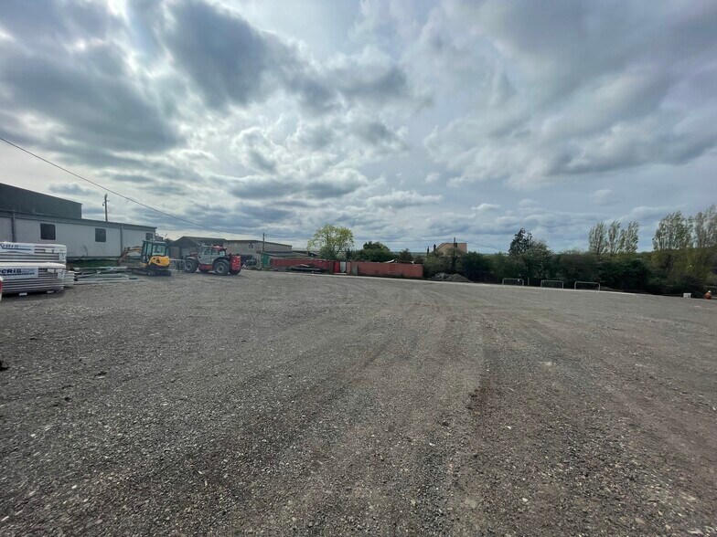 Newyears Green Ln, Uxbridge à louer - Photo du bâtiment - Image 3 de 7