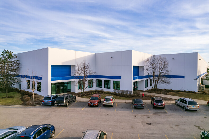 335 Crossroads Pky, Bolingbrook, IL for lease - Building Photo - Image 2 of 8