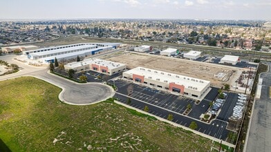5100 Young St, Bakersfield, CA - AÉRIEN  Vue de la carte - Image1