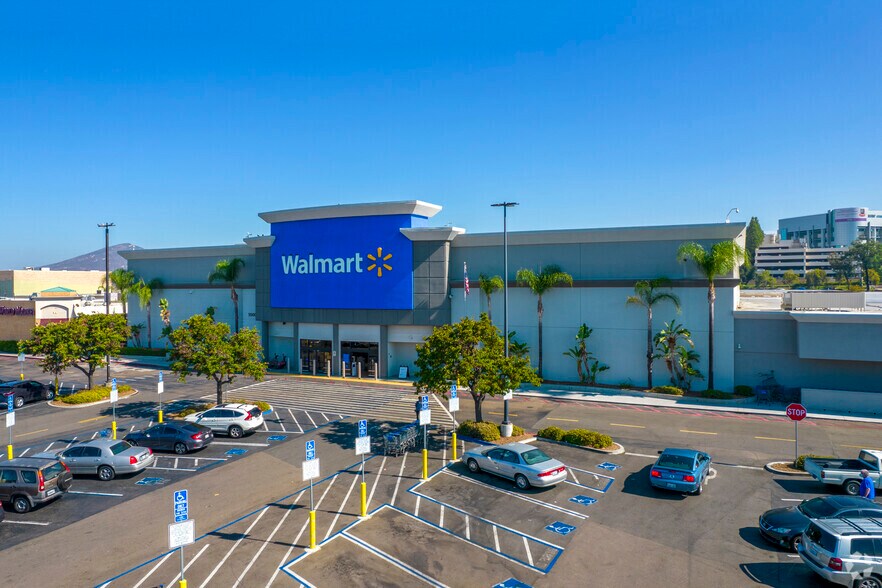 5500 Grossmont Center Dr, La Mesa, CA à louer - Photo du bâtiment - Image 2 de 7