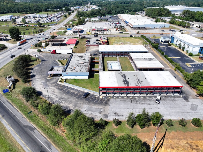 1002 Columbus Pky, Opelika, AL for sale - Building Photo - Image 1 of 6