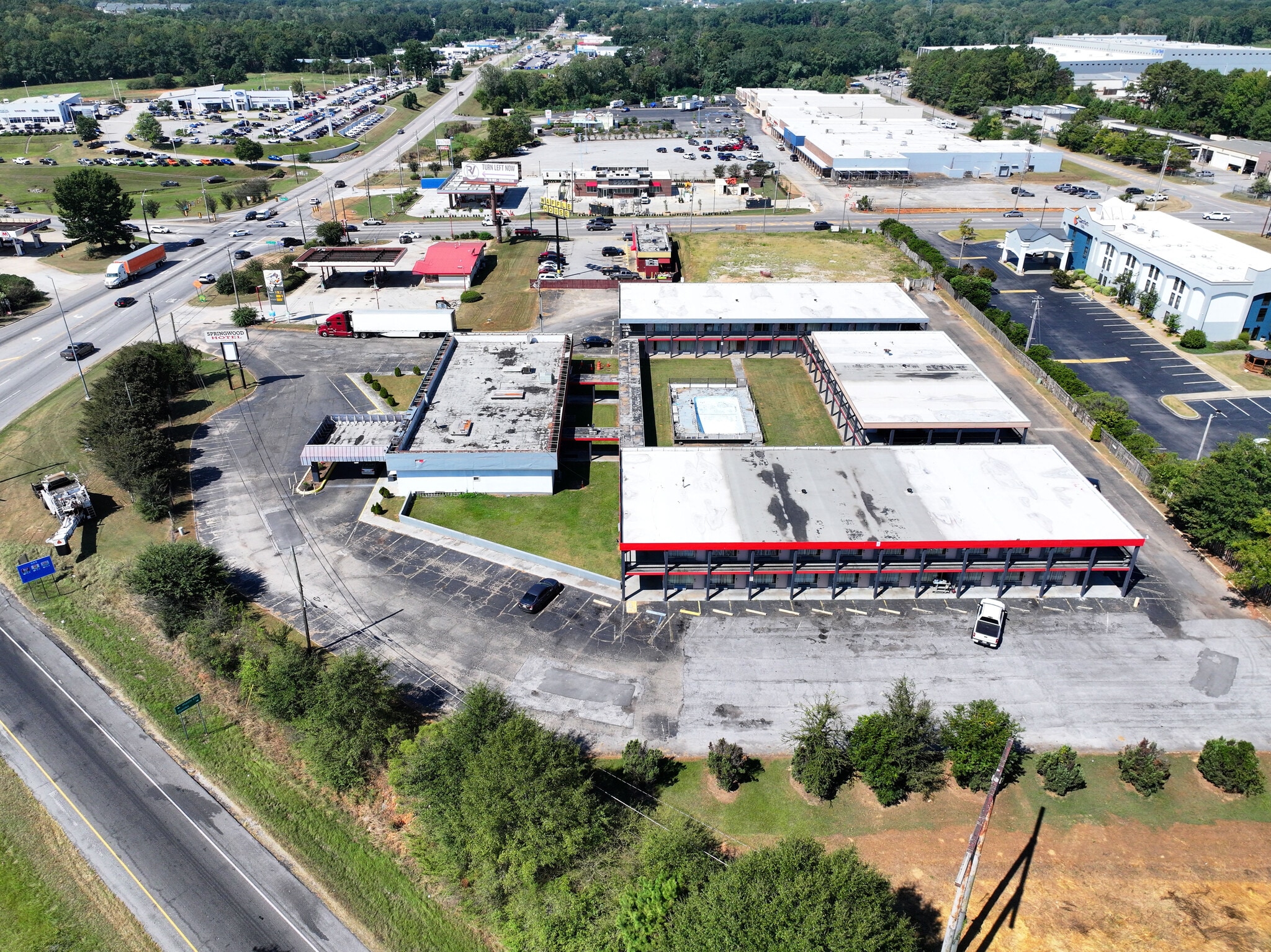 1002 Columbus Pky, Opelika, AL for sale Building Photo- Image 1 of 7