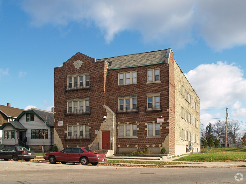 4446 N 28th St, Milwaukee, WI à vendre - Photo principale - Image 1 de 1