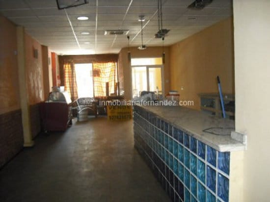 Retail in Cáceres, Cáceres for sale - Building Photo - Image 2 of 5