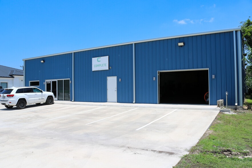 21216 Gathering Oak, San Antonio, TX for lease - Building Photo - Image 2 of 12