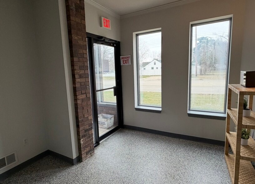 22108 Harper Ave, Saint Clair Shores, MI for sale - Building Photo - Image 3 of 7