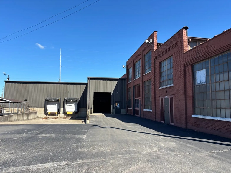 1803 Commerce Rd, Louisville, KY à vendre - Photo du bâtiment - Image 2 de 8