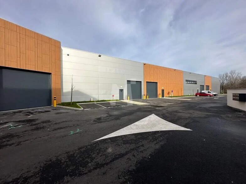 Flex dans Grigny à louer - Photo du bâtiment - Image 1 de 11