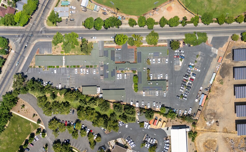 865 Mitchell Ave, Oroville, CA à vendre - Photo du bâtiment - Image 2 de 10