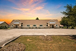 More details for 140 Paloma Dr, Floresville, TX - Office for Lease