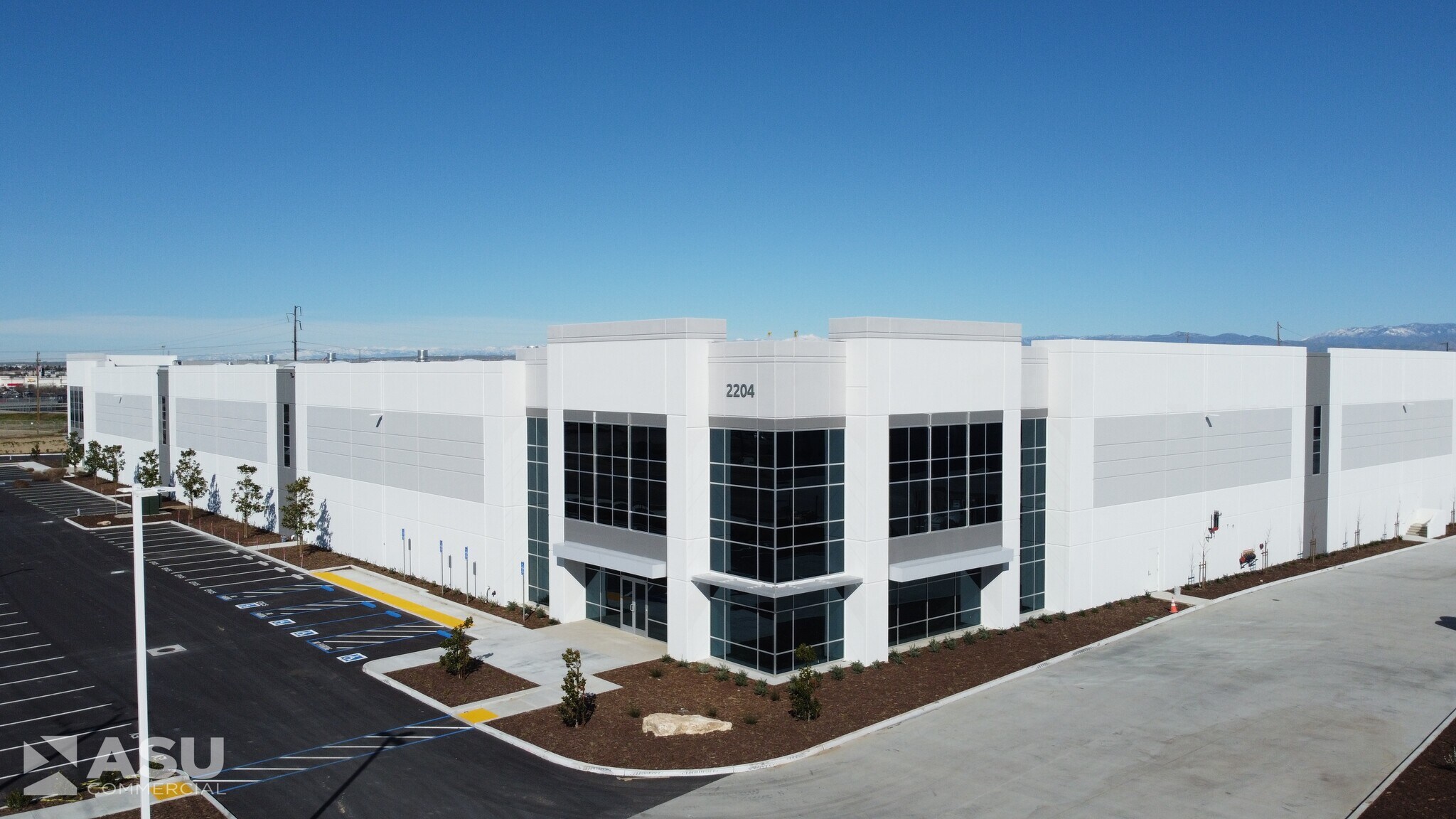 2204 Coffee Rd, Bakersfield, CA à louer Photo principale- Image 1 de 16