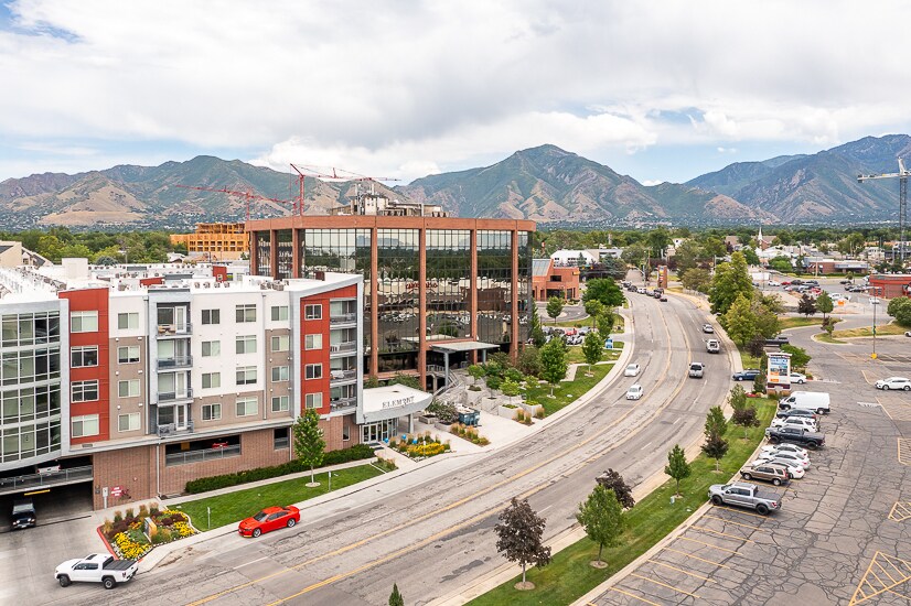 1245 E brickyard Rd, Salt Lake City, UT à louer - Photo du bâtiment - Image 3 de 8