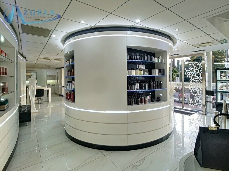 Retail in Nice for sale - Interior Photo - Image 3 of 7