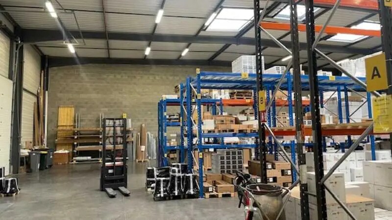 Flex in Saint-Priest for lease - Interior Photo - Image 1 of 6