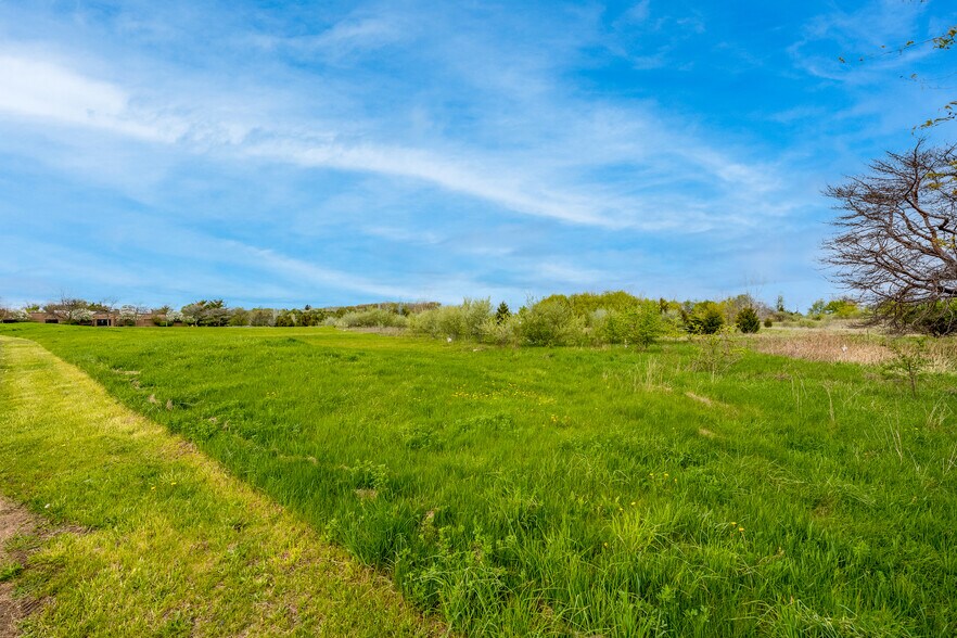 1000-1040 W Silverbell Rd, Lake Orion, MI à vendre - Photo du bâtiment - Image 3 de 6