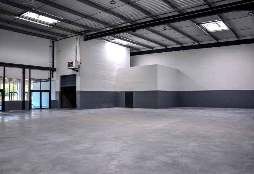 Flex in Persan for sale - Building Photo - Image 2 of 8