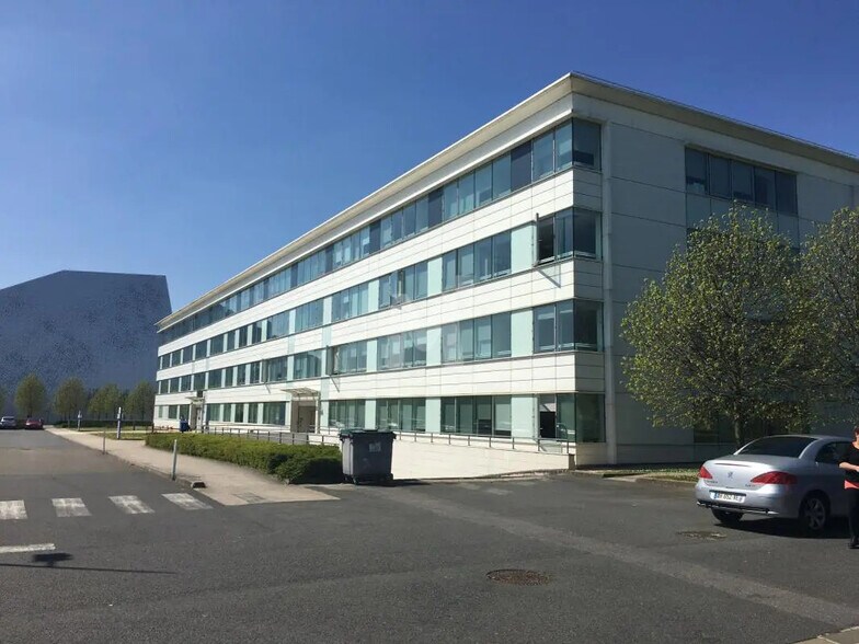 Office in Lieusaint for lease - Building Photo - Image 1 of 17