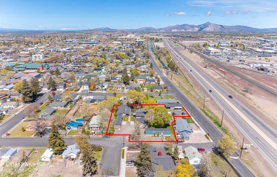 215 NW Canal Blvd, Redmond, OR à vendre - Photo du bâtiment - Image 2 de 28