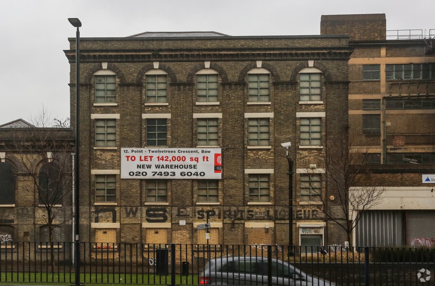 23-26 Gillender St, London for lease - Building Photo - Image 3 of 4