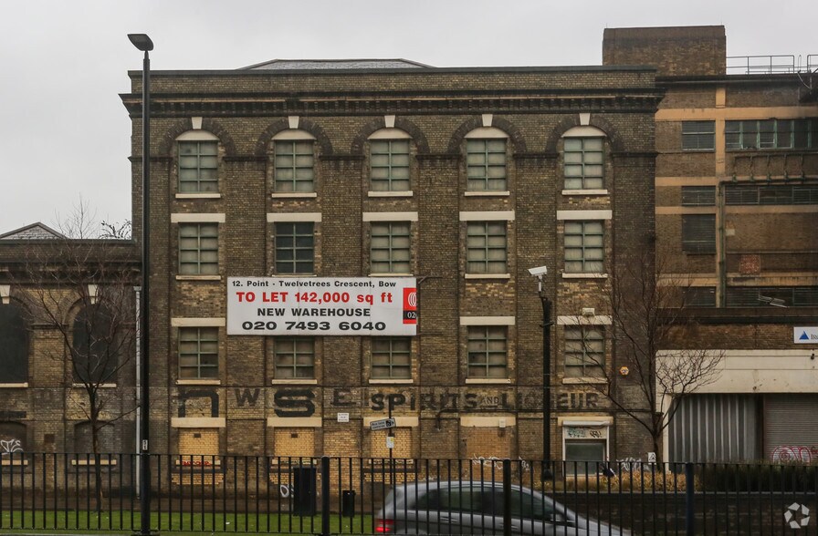 23-26 Gillender St, Londres à louer - Photo du bâtiment - Image 3 de 4