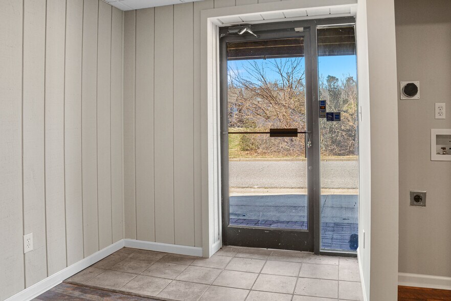 300 E Gold St, Kings Mountain, NC for lease - Interior Photo - Image 3 of 22