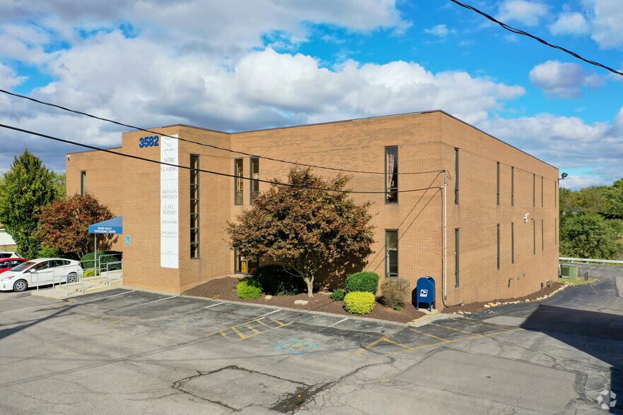 3578 Brodhead Rd, Monaca, PA à louer - Photo principale - Image 2 de 108
