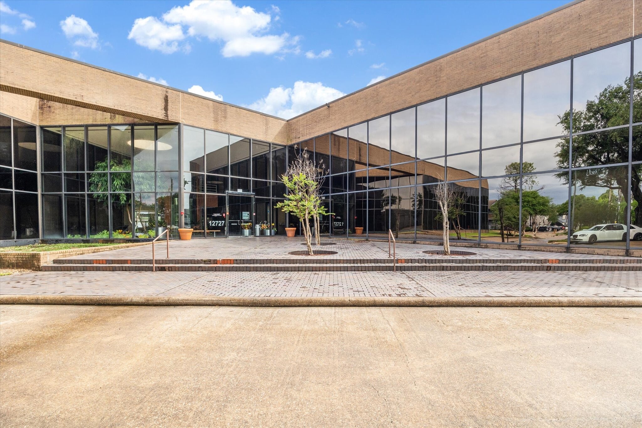12727 Featherwood Dr, Houston, TX for lease Primary Photo- Image 1 of 34