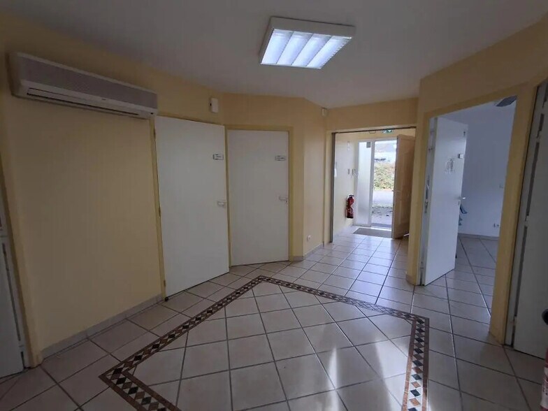 Flex in Marlieux for sale - Building Photo - Image 3 of 7