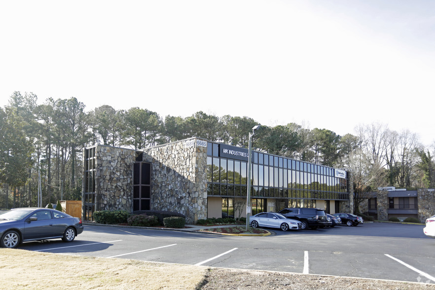 6685 Peachtree Industrial Blvd, Atlanta, GA for sale - Primary Photo - Image 1 of 1