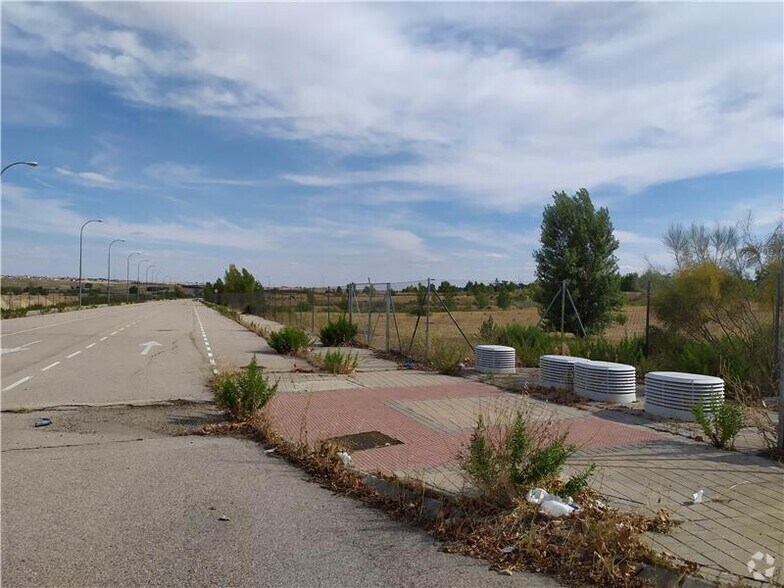 Calle Valdearenal Sur, 16, Arroyomolinos, Madrid à vendre - Photo du bâtiment - Image 2 de 3