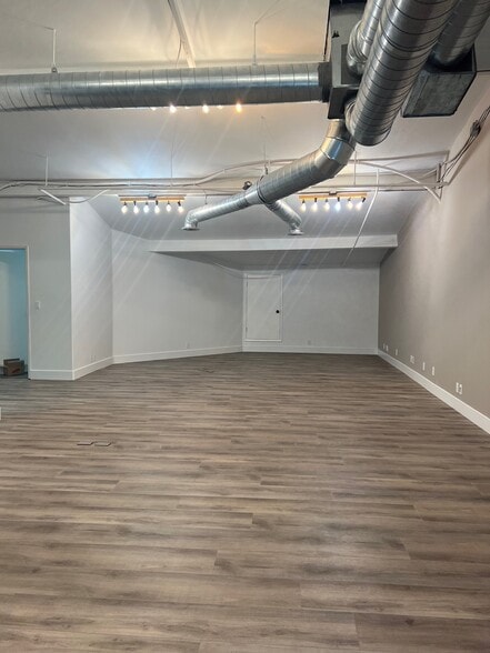 5210 Lewis Rd, Agoura Hills, CA for lease - Interior Photo - Image 2 of 19