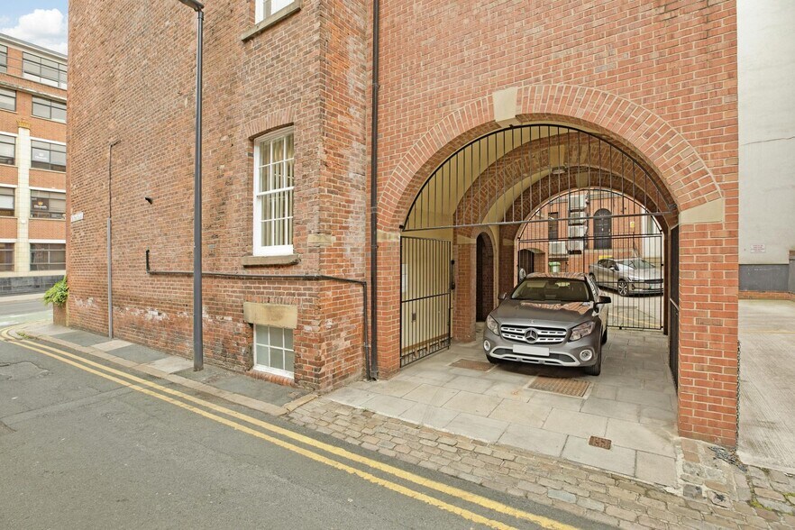 2 Queen St, Leeds à vendre - Photo du bâtiment - Image 2 de 13