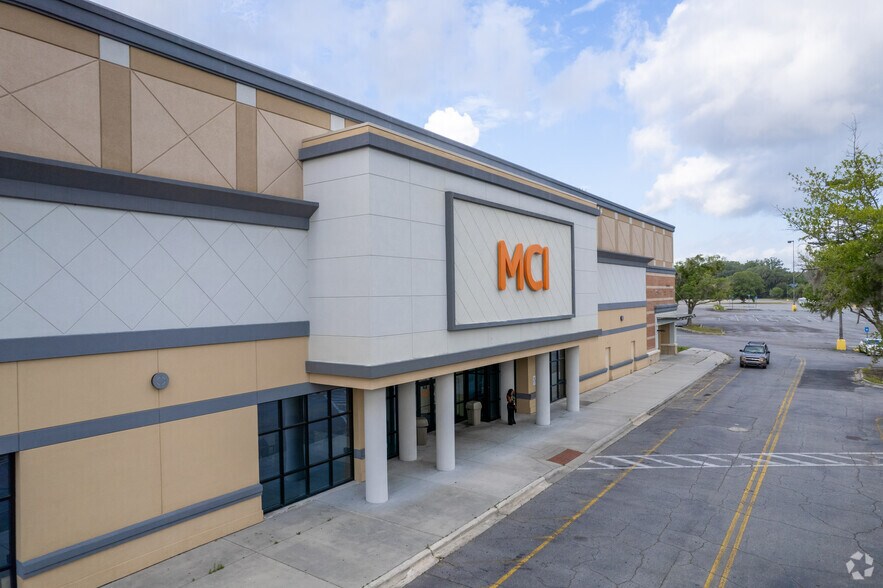 14045 Abercorn St, Savannah, GA à vendre - Photo du bâtiment - Image 3 de 12